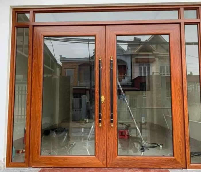 Cửa kính cường lực khung gỗ Vinh Nghệ An