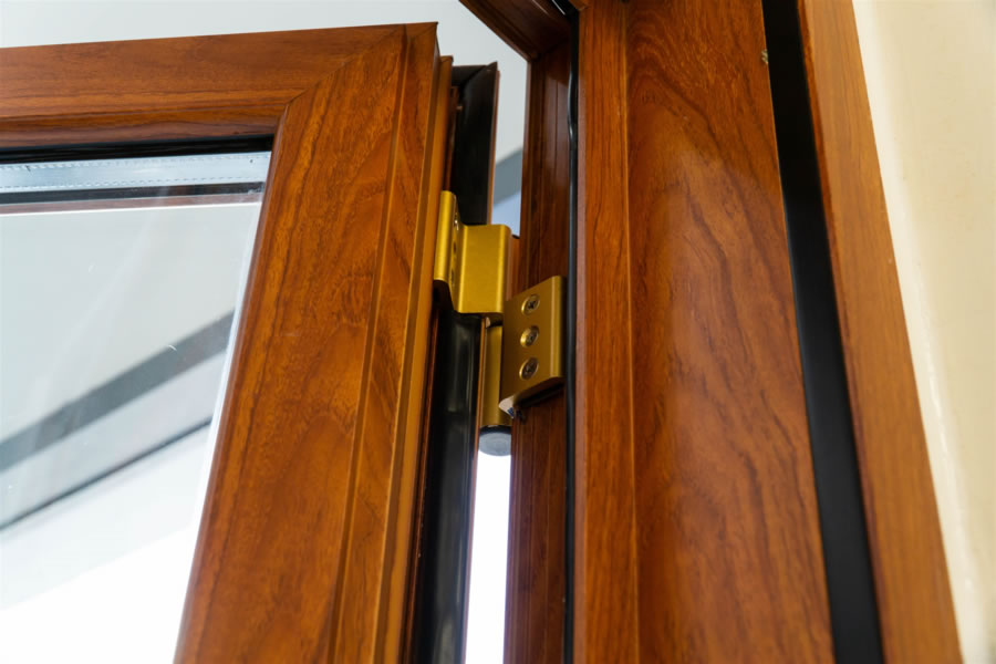 Cửa nhôm kính cường lực vân gỗ Vinh Nghệ An